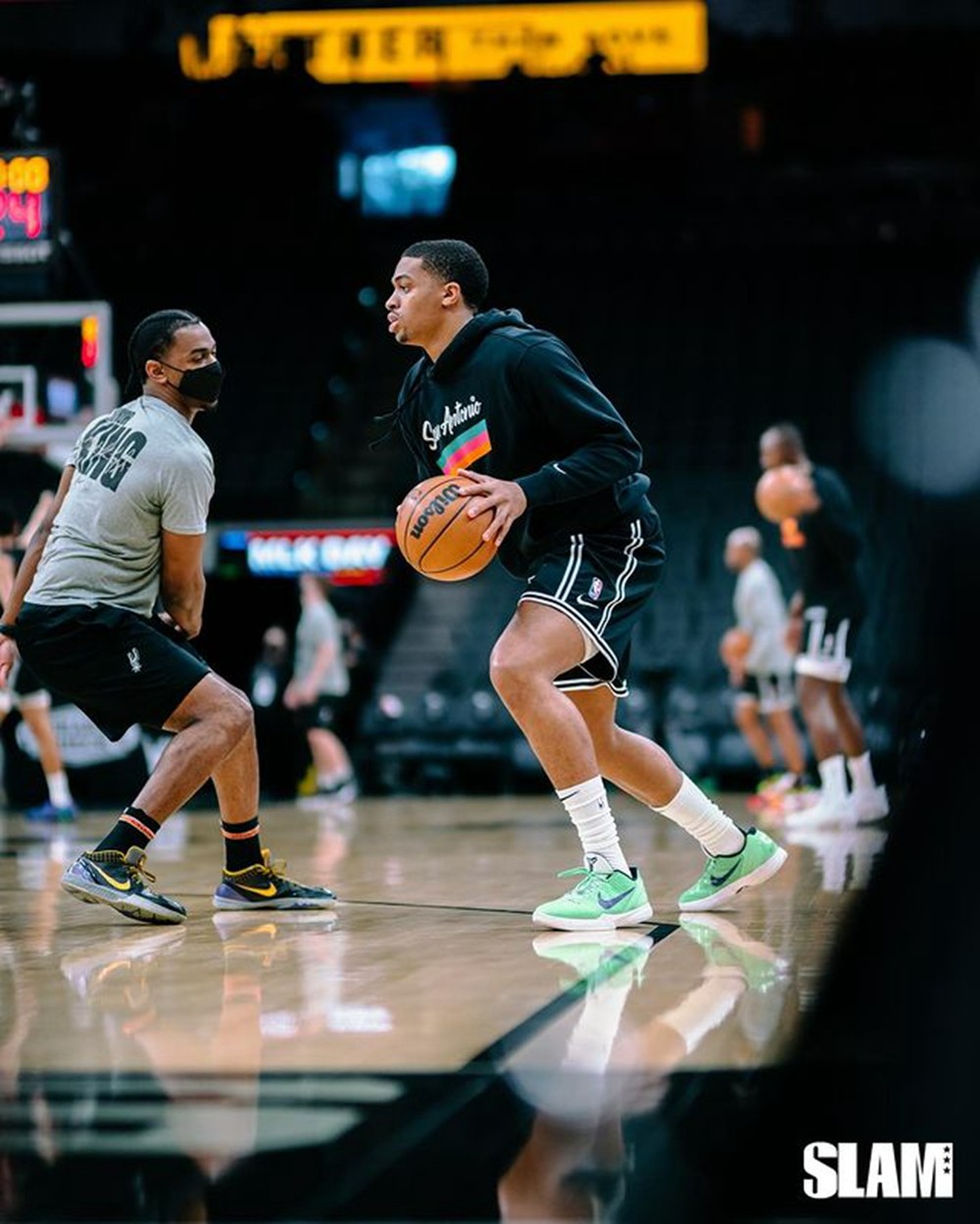 离谱！曼联状态回暖备战NBA常规赛芝加哥公牛今晨绝杀压哨，欧篮联今晨热度飙升的简单介绍