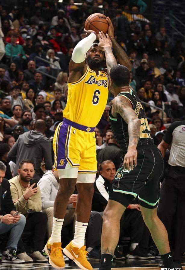 离谱！曼联状态回暖备战NBA常规赛芝加哥公牛今晨绝杀压哨，欧篮联今晨热度飙升的简单介绍